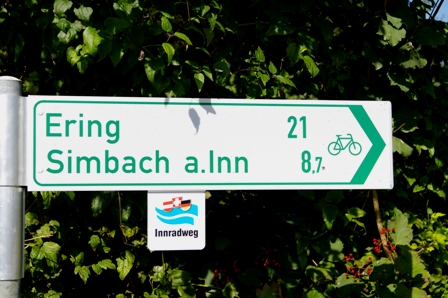 Wegweiser an der Strecke