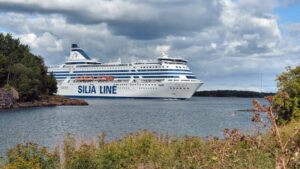 Ein Fähre auf dem Weg von Helsinki nach Stockholm. Aktuell gibt es täglich zwei Direktverbindungen zweier konkurrierender Reedereien. Die Überfahrt daurt ca. 16 bis 18 Stunden.